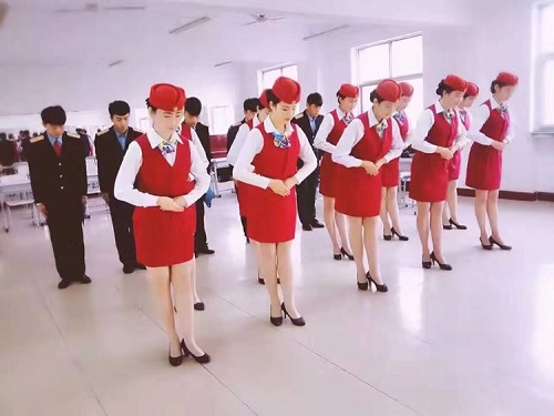 女生報石家莊東華鐵路學(xué)校學(xué)什么好？