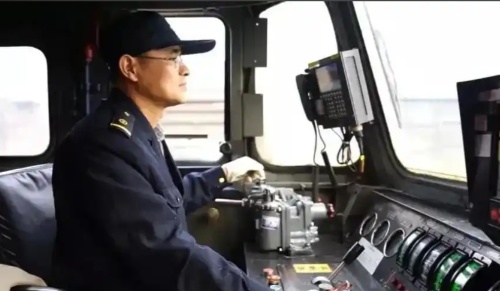 火車司機(jī)駕駛證怎么考？