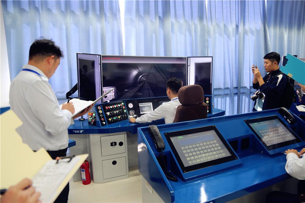 大專畢業(yè)后還能學(xué)火車司機(jī)嗎？有哪些要求