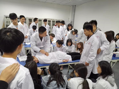 初中畢業(yè)能學(xué)口腔醫(yī)學(xué)專業(yè)嗎？