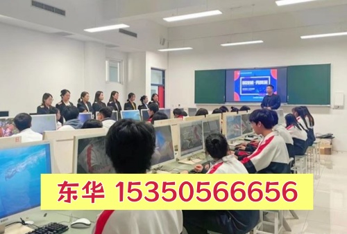 石家莊東華鐵路學(xué)校有校服嗎？平時讓穿校服嗎？