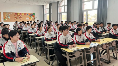 沒(méi)有報(bào)名中考能上石家莊東華鐵路學(xué)校嗎？